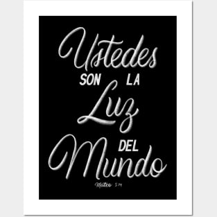 Ustedes son la luz del mundo. Mateo 5:14 - Bible Verse Posters and Art